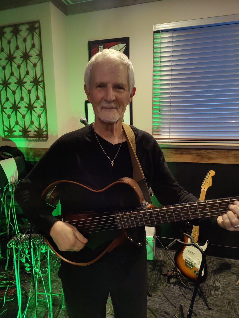 al jolly with guitar