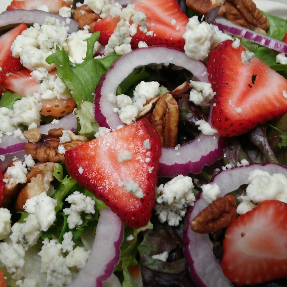 Oscar's Strawberry Pecan Salad